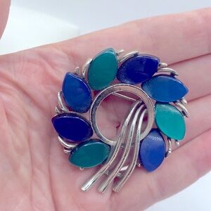 Vintage Lisner Signed Wreath Style Brooch